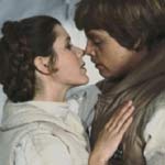 Luke and Leia kissing